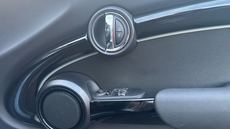 MINI Hatchback 1.5 Cooper Exclusive 3dr Petrol Hatchback